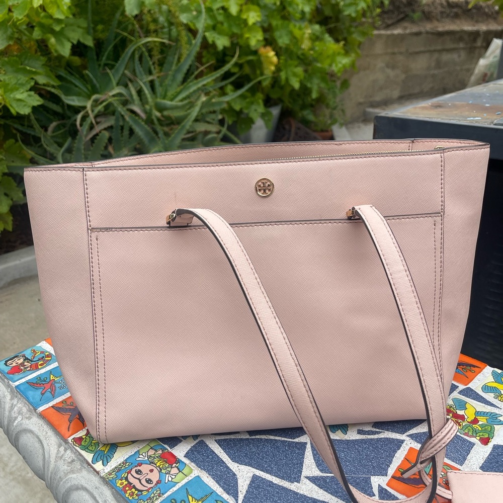 Tory Burch Robinson small tote in pale apricot